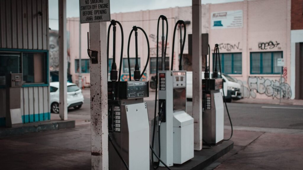 Bombas de combustível em um posto de gasolina
