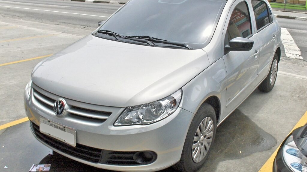 Volkswagen Gol G5 prata estacionado na rua: problemas do Gol G5
